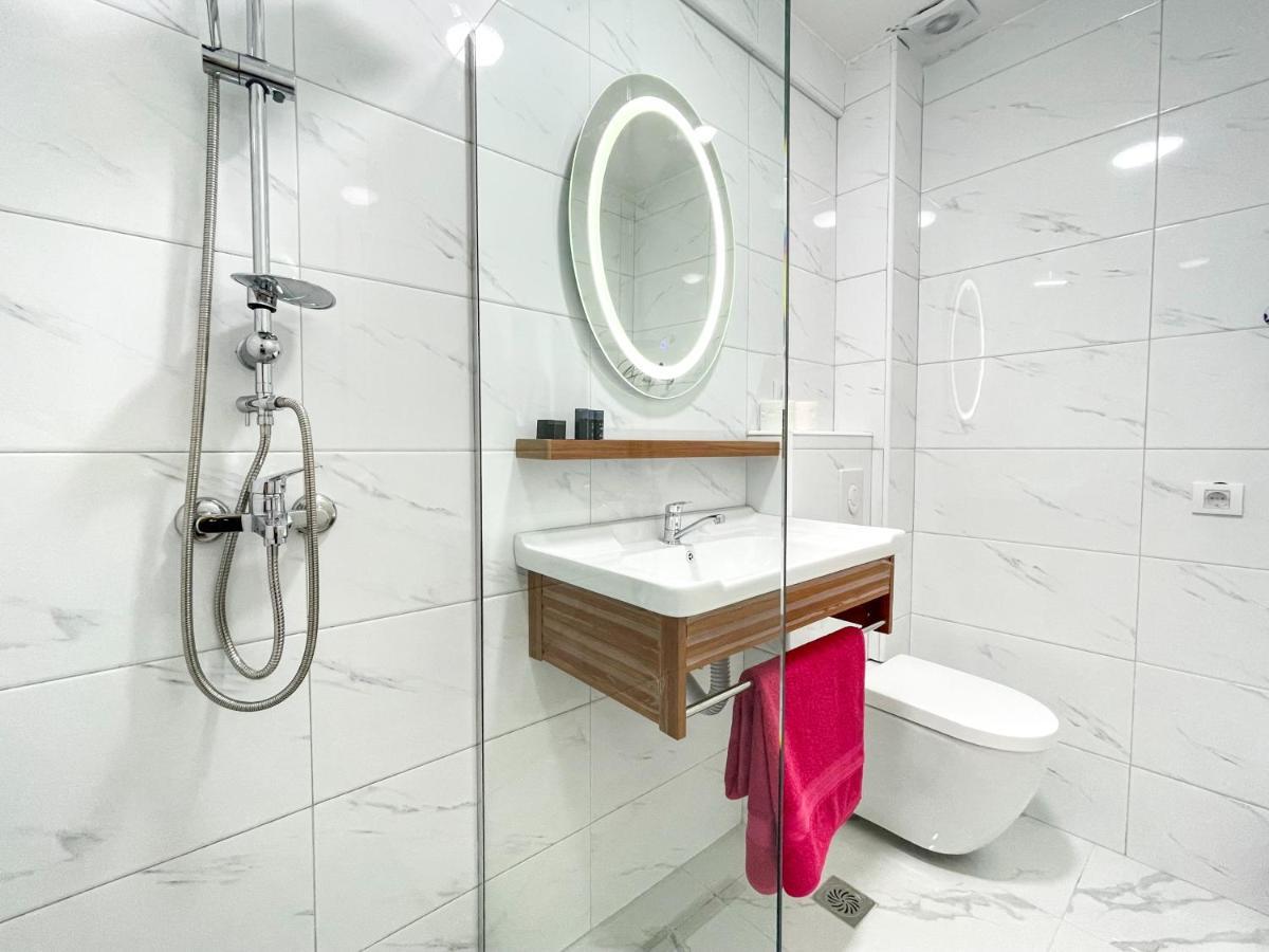Hotel Xelent à Ulcinj Extérieur photo