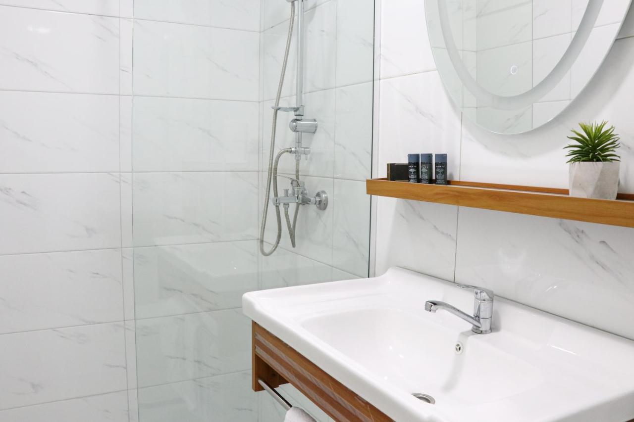 Hotel Xelent à Ulcinj Extérieur photo