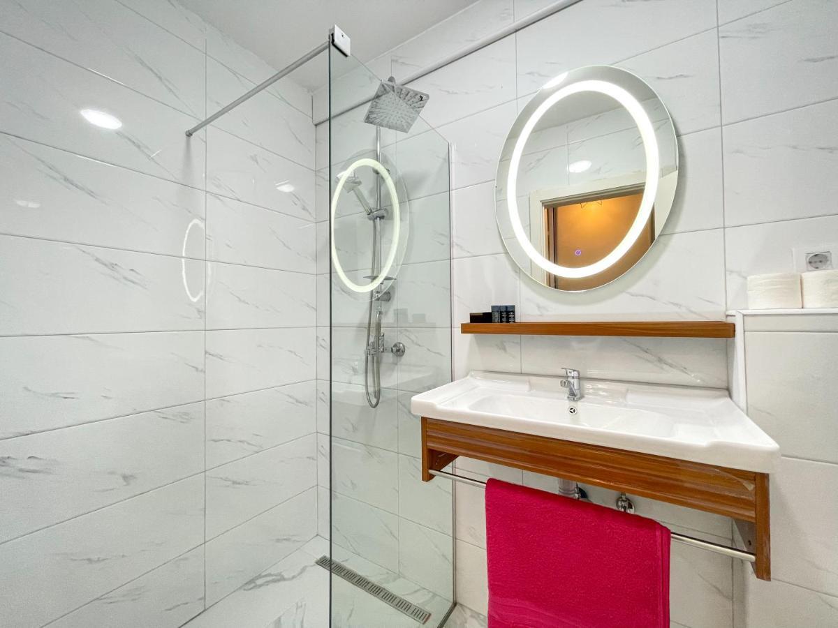 Hotel Xelent à Ulcinj Extérieur photo